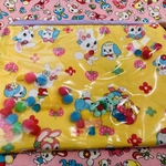 ［送料無料］大きめが嬉しい❣️通帳やお薬手帳が入ります！レトロアニマル　シャカシャカポーチ