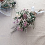 ■送料無料■ピンクや白の花材にユーカリやドライフラワーを束ねた大人可愛い春のスワッグ