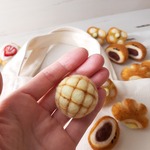 【おいしいパンブローチの会】メロンパン