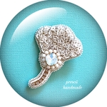 ビーズ刺繍ブローチ　Imaginary flower 