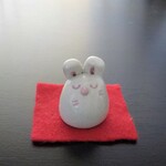 うさぎの置物（座り姿）