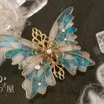 氷晶のステンドグラスの蝶バレッタ（hair ornaments of Stained glass butterfly 〜Ice crystal〜）