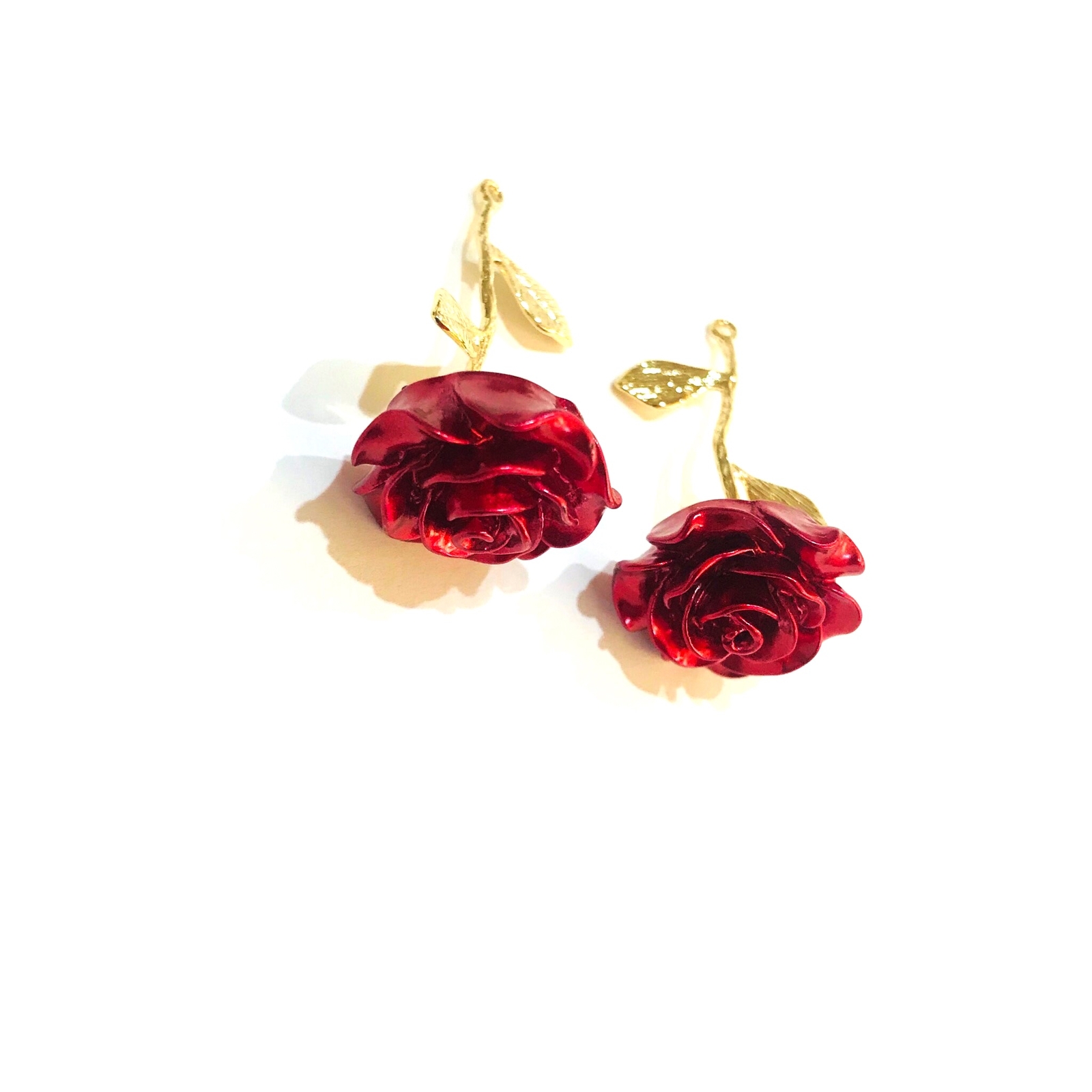 6132」赤い 薔薇 ゴールド ロング チャーム ✴︎2個セット