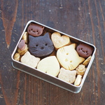 「ねこたちとLOVE♪チョコサンドクッキー缶」（S）【期間限定缶】