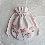 フリル刺繍巾着ポーチ　pink Mサイズ