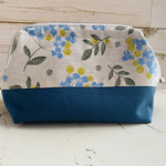 ナチュラル花柄のワイヤーポーチ