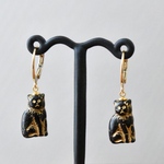 【イヤリングに変更可】小さな黒猫のピアス（ヴィンテージチェコガラス）
