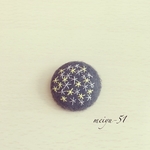 冬の刺繍　くるみボタンのヘアゴム