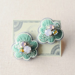 ＜ No Name ～名前のない花～ ＞パステルグリーン❀イヤリング(ニッケルフリー)