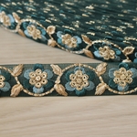 インド刺繍リボンᢂ細リボン花グリーン　インド刺繍/インドリボン/刺繍リボン/刺繍/リボン/シルクリボン//トリム/ブレード/ジャガードリボン/チロリアンテープ/レース/チュール/インド/チュールレース