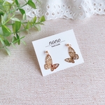 透かし蝶々のゴールドシンプルピアス/イヤリング サージカルステンレス nonoacs