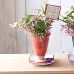 茶のみポットの花束植え(朱)