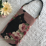 ハンドメイド　スマホポーチ　【黒猫と薔薇】