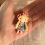 おさげ髪のお人形さん