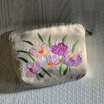 クロッカスの手刺繍ポーチ