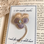 春待ちビオラの刺繍ブローチ＊パープル×ベージュ