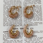 【イヤリング・ピアス】ドロップアクリル×ゴールドメタル(ピンクベージュマーブル)