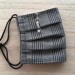 再4販⭐チャーム付き プリーツマスク　グレンチェック柄　（ノーズワイヤー、フィルターポケット付きマスク　不織布マスクカバー