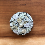 ビーズ刺繍くるみボタン（ヘアゴム/ブローチ）