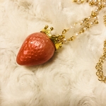 送料無料♡［再販✖️4］キラキラ王冠いちごのネックレス♡ゴールドカラー