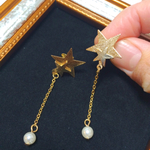 パールが揺れるスターピアス