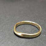 メビウス真鍮リング（槌目マット仕上げ）