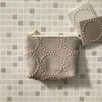 tambourine  ミニポーチ  まちつき　ベージュ×ライトピンク　ミナペルホネンの刺繍生地　タンバリン　