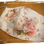 【マスク】クリームドットに薔薇のブーケ⭐スリーシーズン⭐大人用⭐手作り立体マスク⭐3層構造⭐シミ予防にも✨   