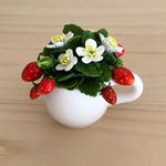 苺の鉢植えカップ　(I) 