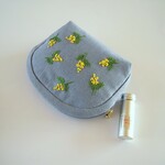 ミモザ　刺繍ポーチ　