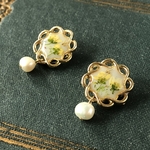 𝕜𝕦*𝕞𝕠𝕞𝕠𖦥⚘𖡡𖤣odekake flower garden レース フラワー  淡水パール 小ぶり レジン ピアス 