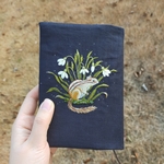 [オーダーメイド]刺繍ブックカバー*シマリスとスノードロップ