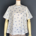 Tシャツみたいなブラウス(青いツバメ)