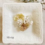 ベージュ花　刺繍コサージュ（ブローチ）　入学　卒業