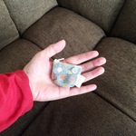 手のひらのポーチ。グレー ①
