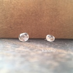 金紅石入り水晶の一粒樹脂ピアス と