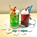 ミニチュアドリンクハートグラス(生アメリカンチェリーとメロンクリームソーダ)アシンメトリーピアス/イヤリング