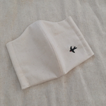 〈　ツバメ　〉手刺繍入りマスク