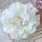人気作品！/コサージュ/フォーマルスーツワンピースに！卒業式入学式卒園式入園式結婚式ママコーデ.ホワイトダリア コサージュ
