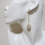 揺れるコットンパールのピアス