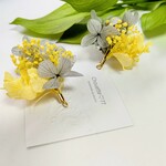 イエロー＆グレー紫陽花とかすみ草のお花ブーケ💐イヤリング/ピアス