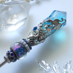 ［アラベスクのメイス(アクアマリン) ] クリスタル煌めく魔結晶と蜻蛉玉💎 魔法の打撃武器モチーフの簪❄️