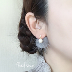 再販×125*:・'☆。Xmas sale ☆。.:*ラインストーン ゆれるコットンパール ミンクキャッチのピアス☆シルバーグレー