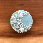 ビーズ刺繍くるみボタン（ヘアゴム/ブローチ）