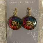 ステンドグラス風ボタンピアス