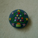 クリスマスツリー（ダークブルー）刺繍ブローチ
