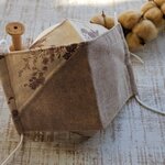 ☆ハンドメイド Handmade☆ 立体マスクカバー 西村大臣風 綿麻 綿　花柄 ダブルガーゼ 日本製　立体的で、布と口が触れにくい構造です♪☆♪