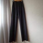 ストレッチウールの細見えストレートパンツ　ダークグレー