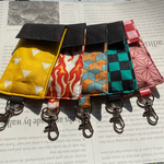 人気アニメ柄　リール付きキーケース