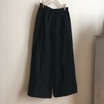 ウォッシャブル加工リネン黒で作ったワイドパンツ